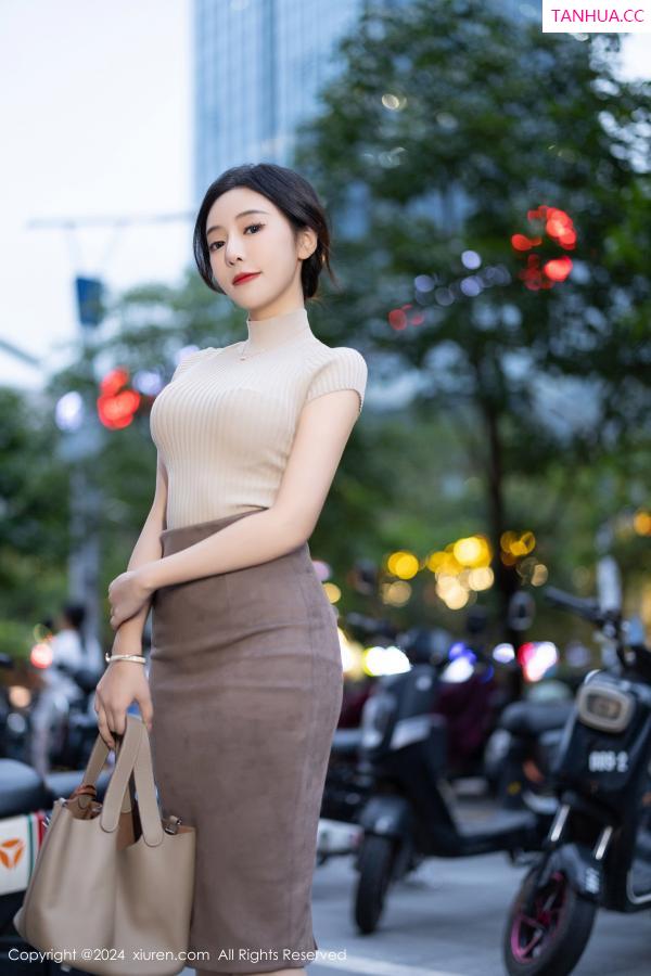 王馨瑶  [XiuRen]高清写真图 2024.06.21 No.8741 王馨瑶yanni 丝袜美腿第4张图片